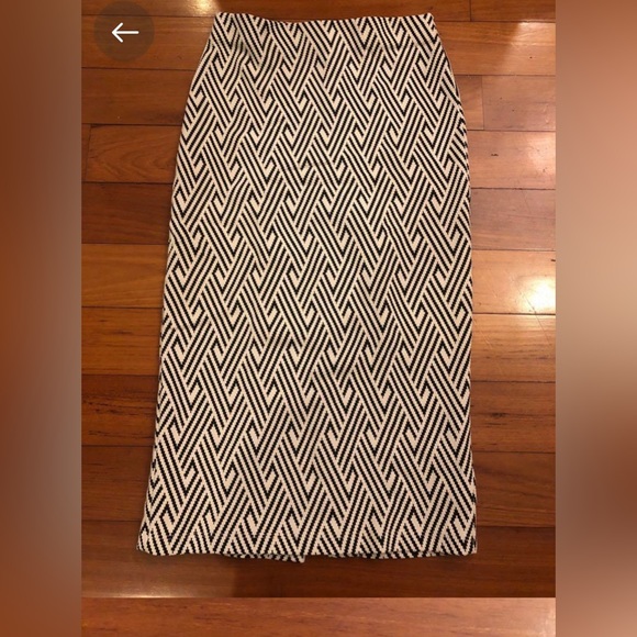 ZARA HIGH RISE BLACK /WHITE ZIG ZAG KNEE LENGTH STRETCHY PENCIL SKIRT SIZE M - Picture 6 of 8